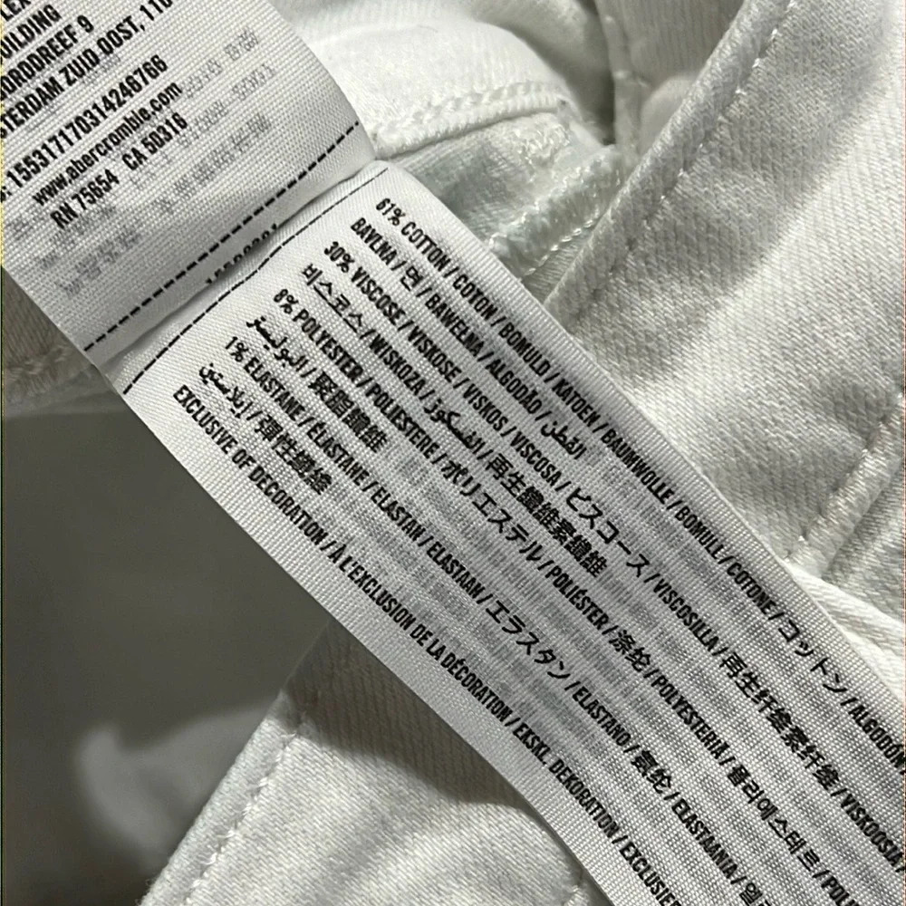 Abercrombie and Fitch Harper Low Rise Ankle Jeans - Picture 3 of 4